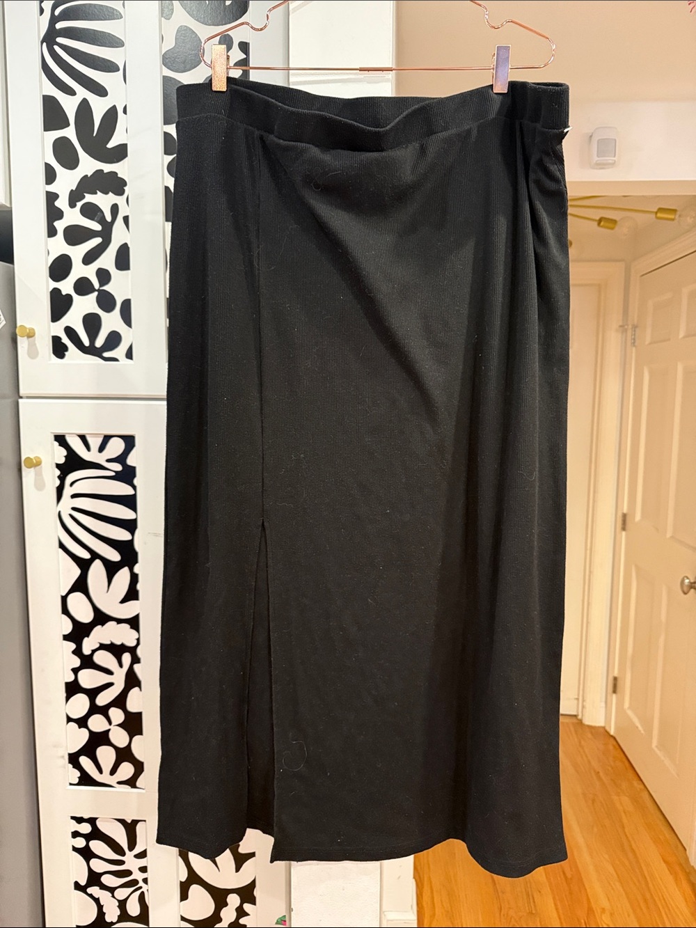 MODCLOTH ribbed Black Midi Skirt with slit - Women's